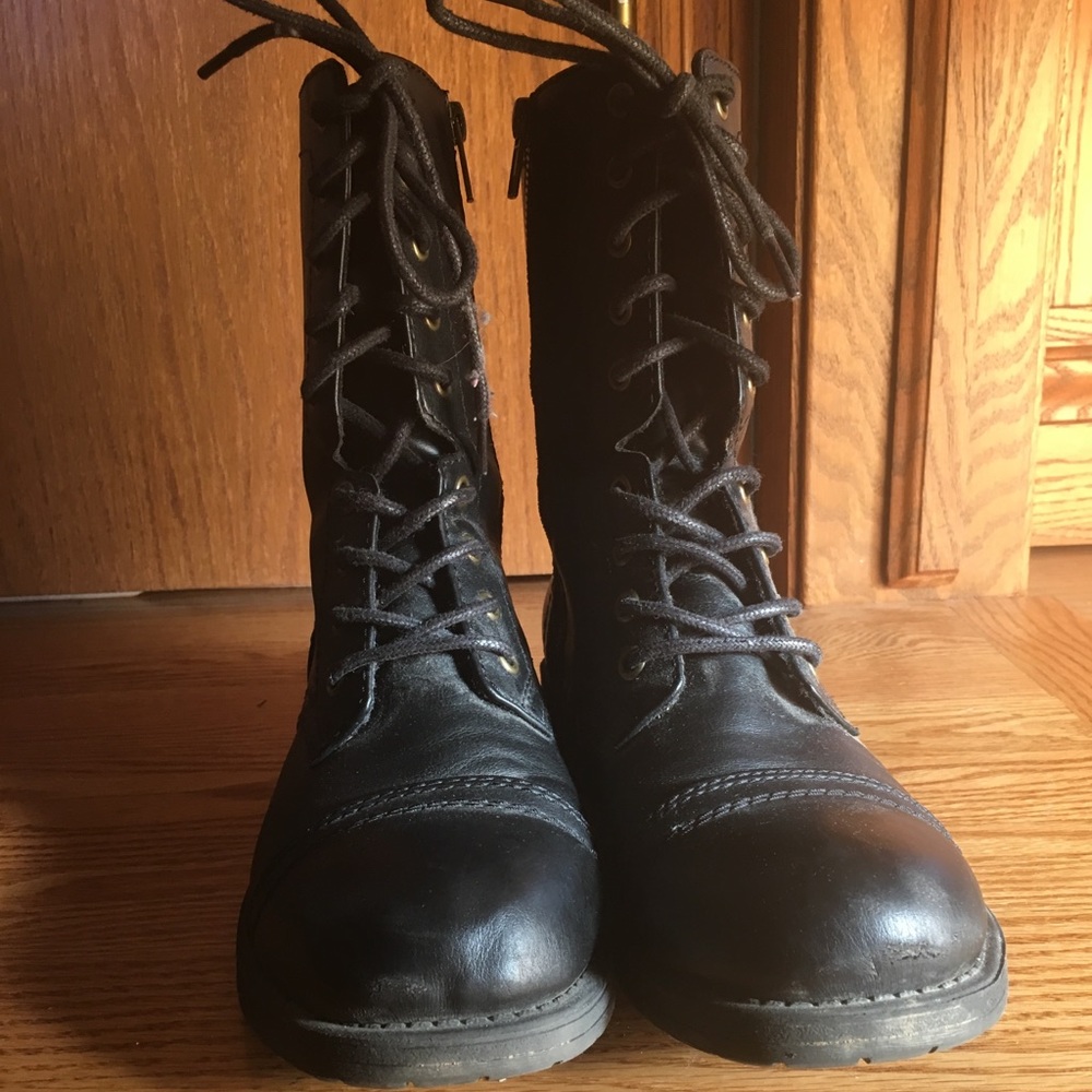 Girl combat boots!!